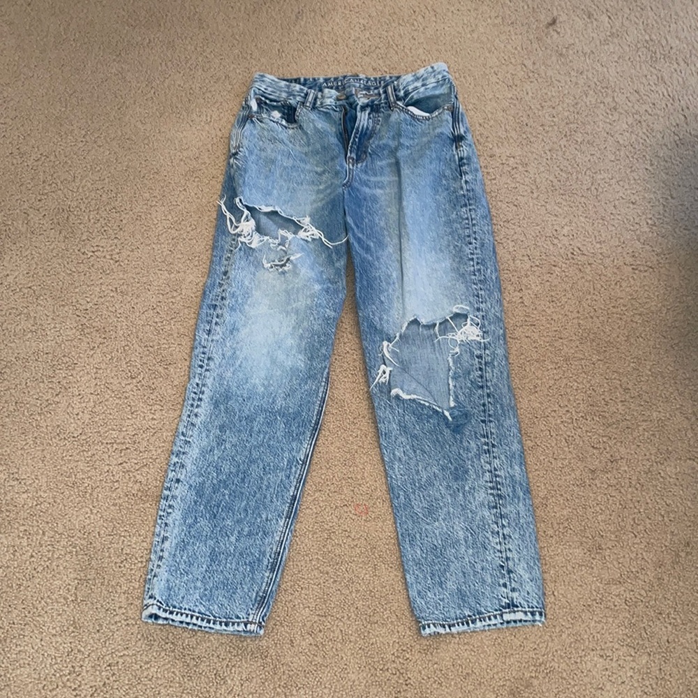 Ripped Jeans! American eagle size 2 only worn a few times!